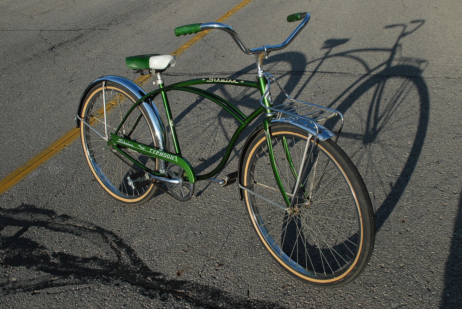 Vintage Schwinn Deluxe Typhoon Beach Cruiser Bike Bicycle Comfort